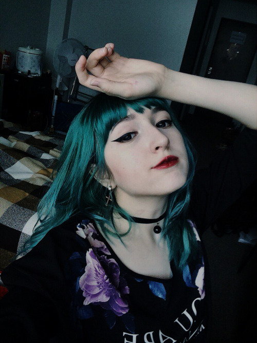 emberkana:  grunge babe lmao