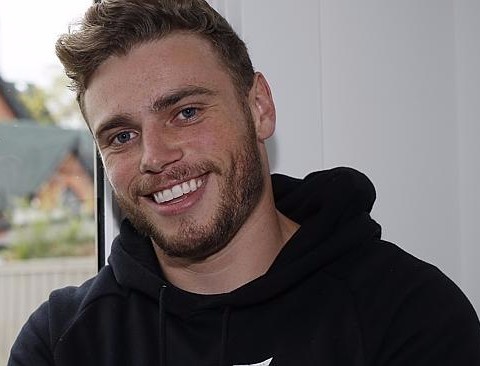 glad2bhere:  Gus Kenworthy  Freestyle Skier Augustus Richard “Gus” Kenworthy is an English-born American freestyle skier from Telluride, Colorado who competes in slopestyle and also the halfpipe. Kenworthy won the silver medal in Men’s freestyle
