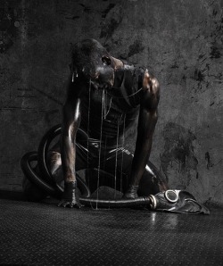 skinrubberlover:  vandickfetish: Slave in need Turn your darkside into a reality 