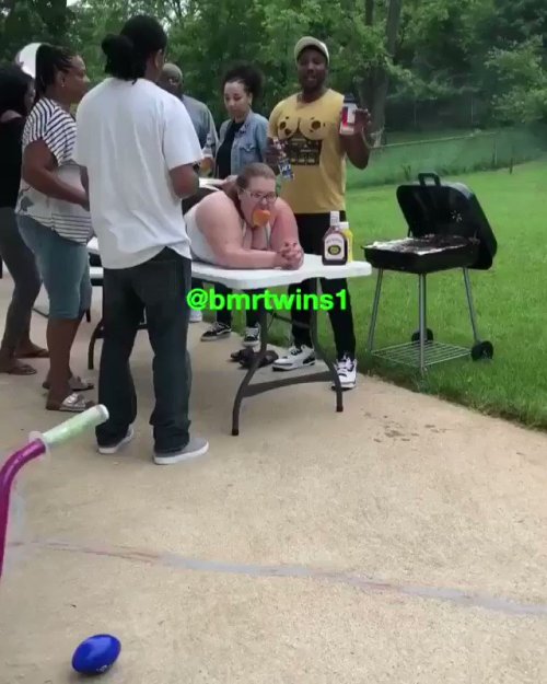 womenasfood: Watch Video: twitter.com/WORLDSTAR/status/1001575826947653633