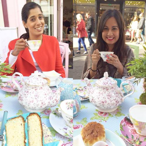 A cheeky tea anyone? @ninafashionjournal #tea #windsor #teashop #teacafe #cake #cup #mug #secretwedd