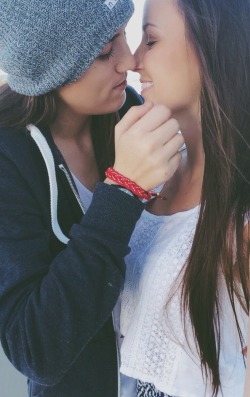 lipstick-lesbian:  ♀♡♀