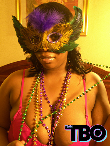 teamtbo: Happy Mardi Gras Mahogany shows us her boobs,  for some beads 