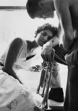 i-find-myself-in-a-dream:  misterflaneur:  Halima &amp; Chet Baker, Redondo Beach, 1955 by William Claxton  via http://7rf-9amet 