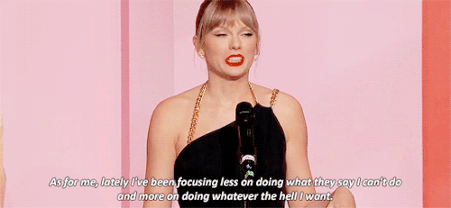 battleinyourhands:Taylor during her Woman of The Decade speech ♡