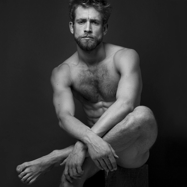 mrteenbear:  Bodyshot by talented @bellsoto #nyc #malemodel #dancer #dancelife @kultma
