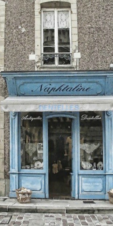  ⚜Esthetique⚜ | French antique store front in Provence