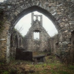 irisharchaeology:   Inside the ruins of St