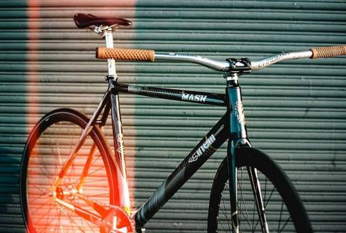 hizokucycles: #Repost from cyclist @slumworm - “The occasional light leak is one of the best aspects