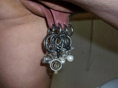 http://women-with-huge-labia-rings.tumblr.com/post/156312850979