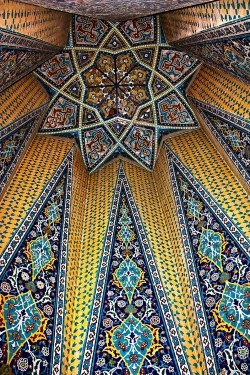 Mausoleum of Baba Taher, Iran | via Tumblr