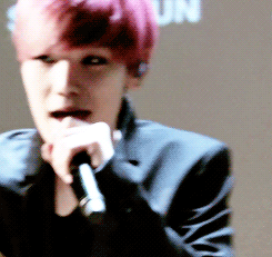jelleu:  Zelo performing Vintage at Song Jieun’s showcase  