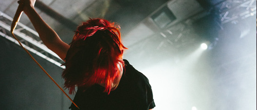 hayleyofparamore:  work-it-out:  making-sense-makes-no-sense:  work-it-out:  lately i like to play this game called ‘is it red-haired gerard way or recent picture of hayley williams’ i mean     ?????¿¿¿¿???  Imagine a Paramore concert where they’re