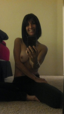 veryverynice13:  iseemilfs:  Trade photos with Tracy! Check her profile!  Hot