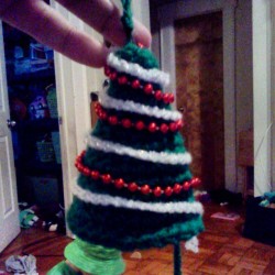 lerheims:  #christmas tree #crochet #beads (at Le. Rheims)  oh my god