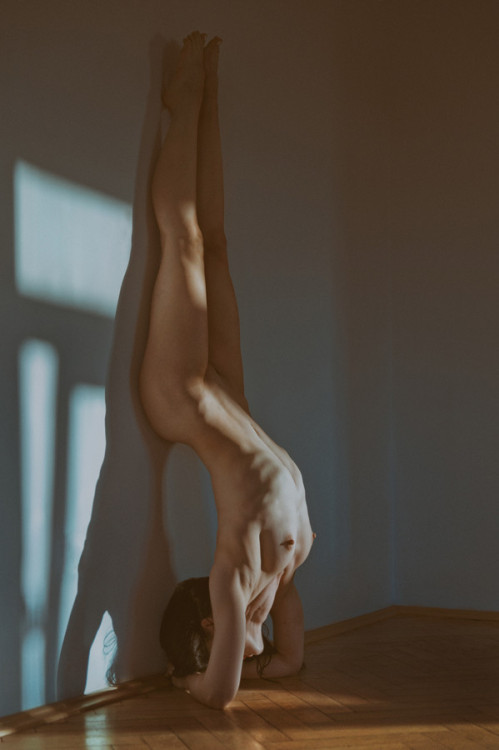 500pxpopularnude:  yielding form by mwolinskiphoto , via http://ift.tt/1pGpX0A 
