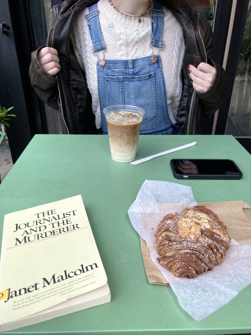 featheredstudies:2021.04.18 // 11:40coffeeshop brunch date &lt;3 feat. reading for classpic: bro