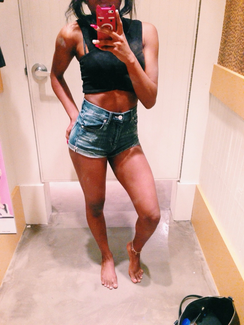 terciopelohermoso:  changing room selfies  Send your own cell pics to fyeahcellpics