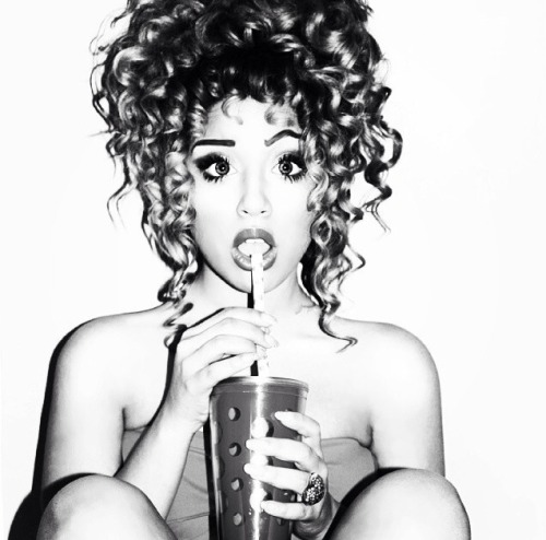 SHE’S STILL HOT, CROSS EYES AND ALL!