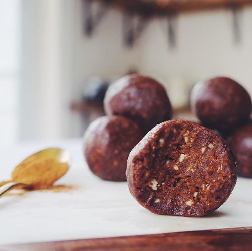 Mayan energy balls! Aka energy balls with cacao cinnamon and maca lol. Recipe in the comments if any