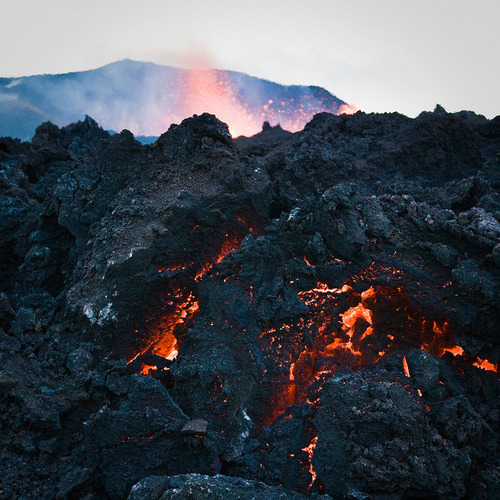 evacuat:  Eruption - Fimmvörðuháls [top] and 1200°c Lava at Fimmvörðuháls