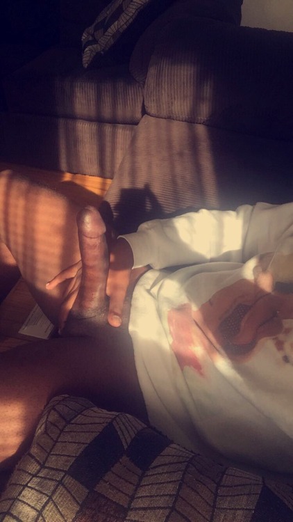 paulysway:  this is why I don’t deserve days off. all I do is take nudes and jerk off .   👻 : Uberpapi