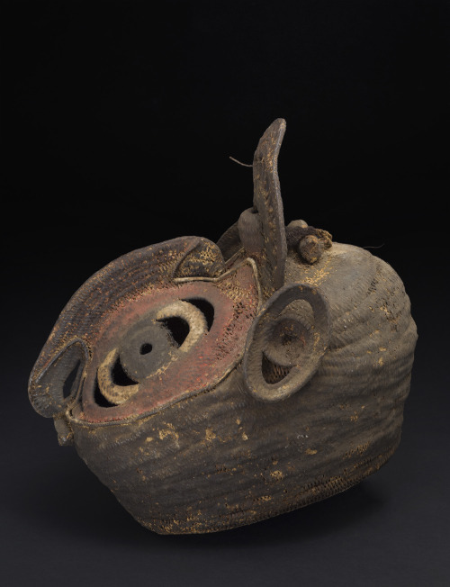 cavinmorrisgallery:New GuineaYam Mask, Pre-1970Plaited cane and earth pigments14.5 x 17 x 13 inches3