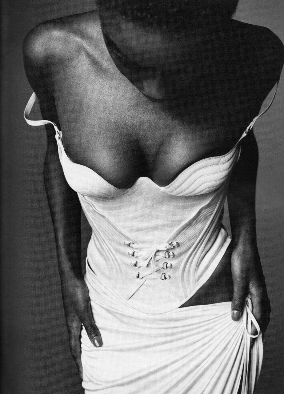 femmequeens:Lorraine Pascale in Gianni Versace Spring/Summer 1995 photographed by