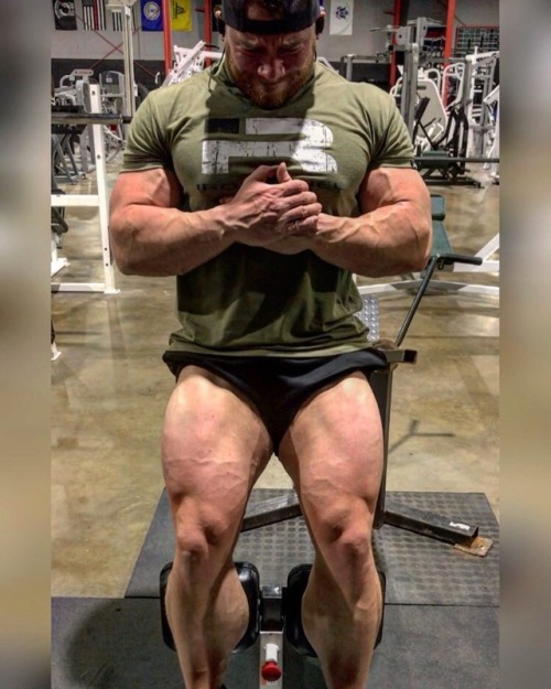 XXX Brandon Barrow - Christ, those calves man. photo