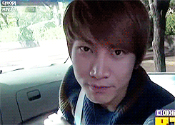 Could u imagine sitting in the back seat and him just having a conversation with you like this. /dies/