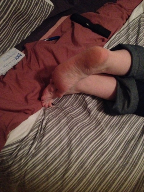 jojobelle91: Bath soaked soles & jeans  Belle Xox
