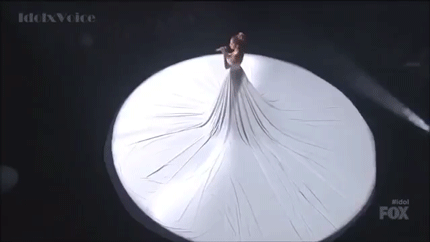 sizvideos:  Amazing dress (Video)