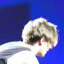 Proof That Louis Still Doesnt Know How To Properly Whisper In Someones Ear. (x)