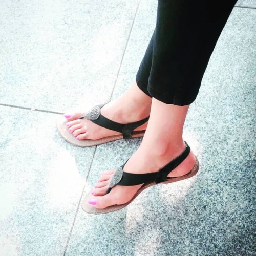 #model @namithayousaff #feet #foot #legs #sandals #footwear #pink #pinknails #pinknailpolish #pinkto