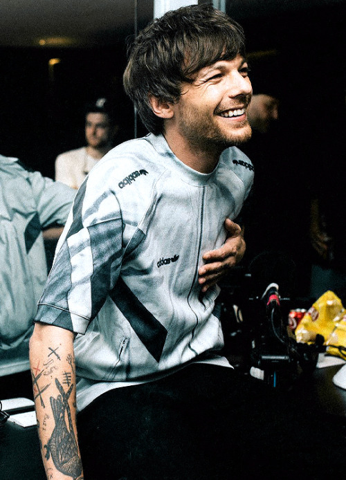 tomlinsonedits:Backstage. Buenos Aires, Argentina. Night Two.© Joshua Halling