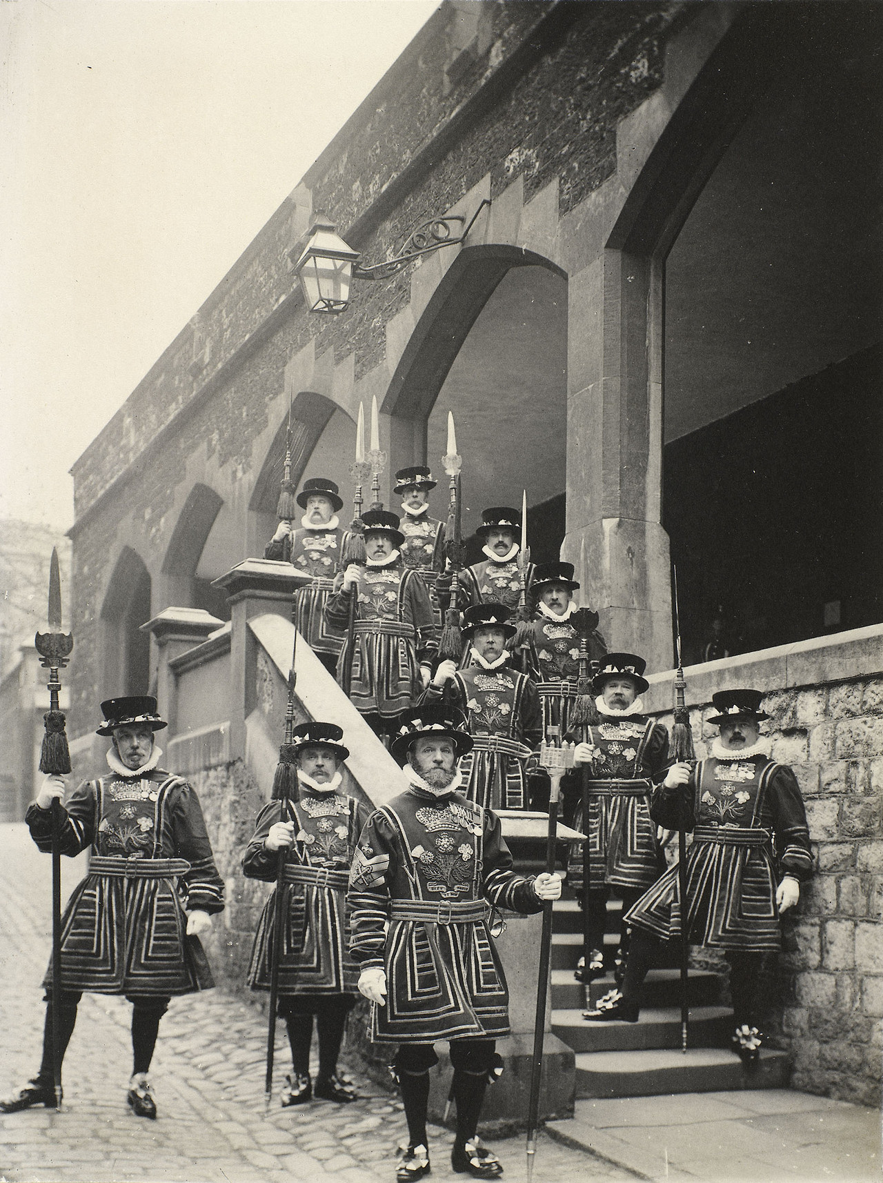 Large Horse Brass Tower of London Yeoman Warder 