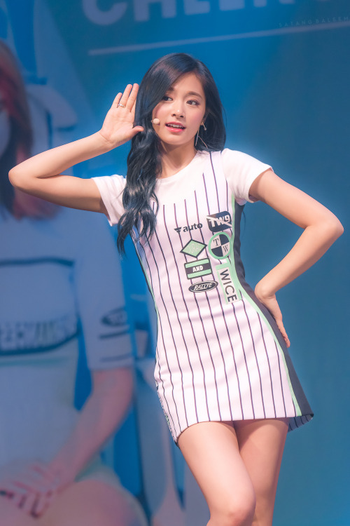 favidols-tzuyu:  TWICE - Tzuyu 