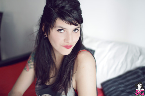 beautifulgirlsmakemesuicidal:  Blackberry Suicide 