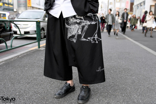 tokyo-fashion:  Japanese high school students Sato (18) and Mana (17) on the street in Harajuku wearing minimalist monochrome fashion by Yohji Yamamoto, Lad Musician, Issey Miyake Bao Bao, and Dr. Martens. Full Looks