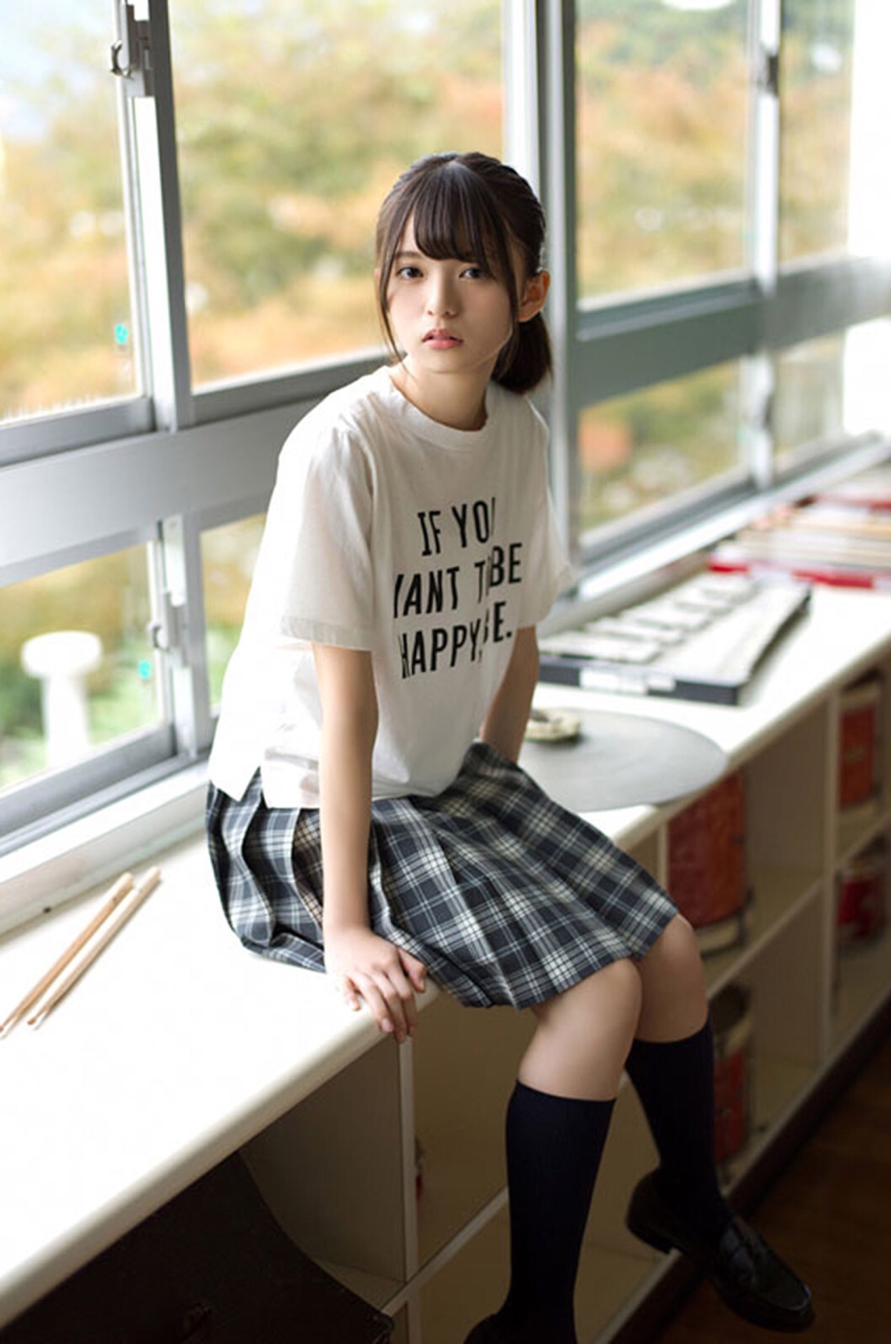 kawaii-kirei-girls-and-women:  かわいい 齋藤飛鳥 さん くびれ 美脚も