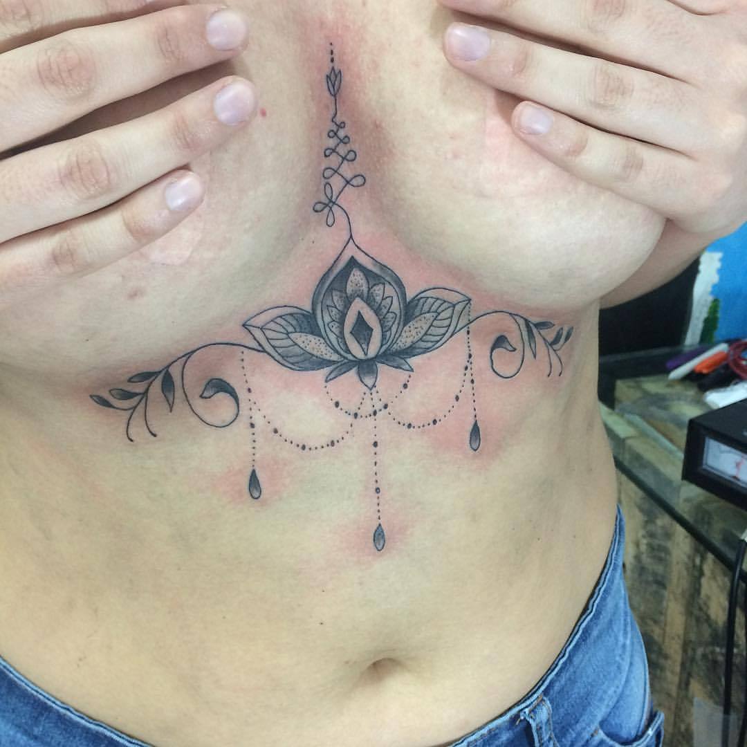 #tattoo #tatuaje #ink #inklove #lineas #lines #mandala #hindu #under #boobs #bajo