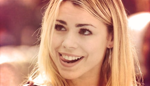 thestars-arefire:Love begins with a smile, grows with a kiss, and ends with a teardrop.