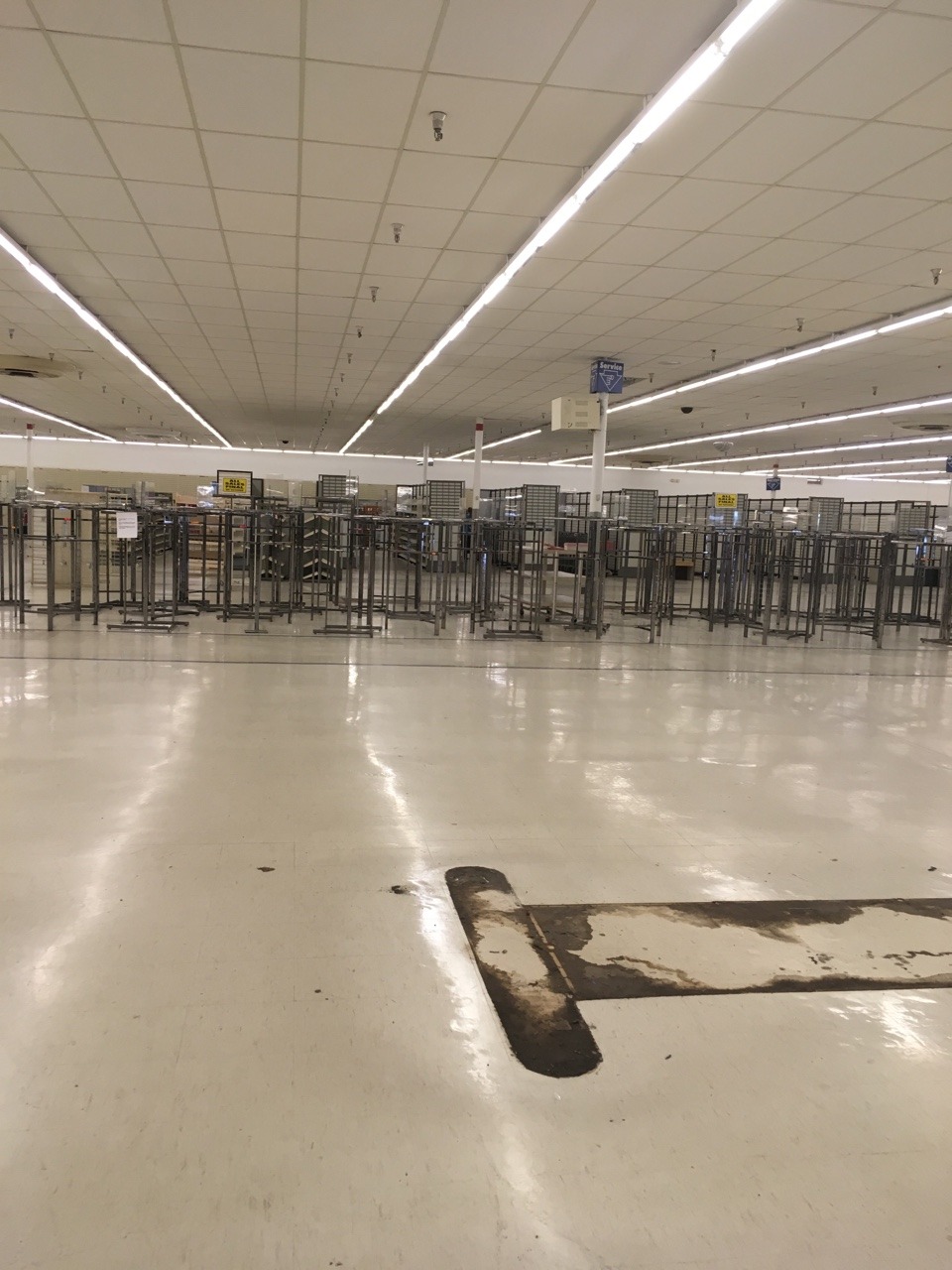 st-louis-is-spooky: evaunit08: A k mart that’s closing would be the best place