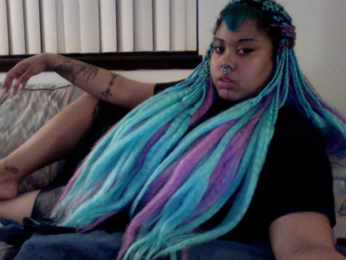 shut-up-and-drink-my-tea:  aeon-fux:if a ‘black girls with blue hair’ post goes around and I’m not on it know that the world did me wrong ok goddess