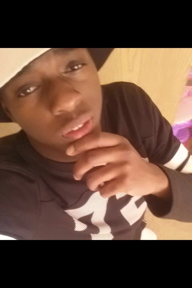 luvbigblkdick:  baitnbust:  ………👍🏾 or👎🏾  Just sexy for no reason