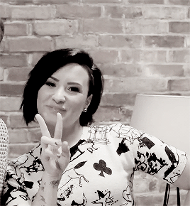 watsoms:  2 days till UP music video!   😭😭❤❤❤❤❤cute cute cuuuuutttte♡