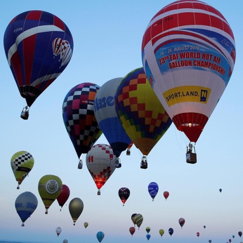 Colorful hot air balloons filled the northern Austrian sky early on Monday morning near Gross-Siegharts, Austria. Competitors will showcase their flying speed and navigational precision during the 23rd FAI World Hot Air Balloon Championship 2018....