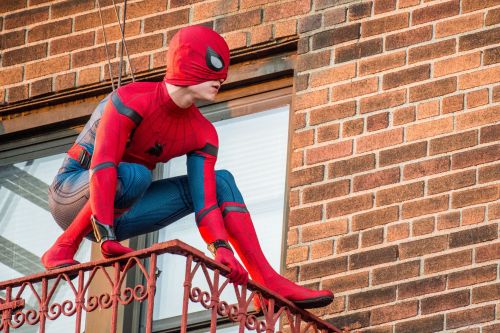 tomhollandsarms: spideycentral:  Tom Holland on the Spider-Man: Homecoming set in NYC.
