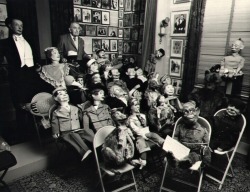 Mannequinsvitrine:  Collection De Poupées Ventriloques De While Berger. 