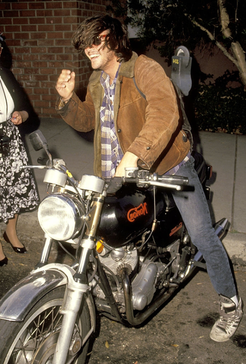 glampireeee:shesnake:Keanu Reeves at the LA premiere of Another You, 1991Just a smidge…